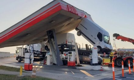 Marne : un camion s’encastre sous le toit d’une station-service sur l’autoroute A4