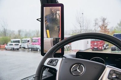 Mercedes fait évoluer les rétroviseurs-caméras de ses Actros et Arocs